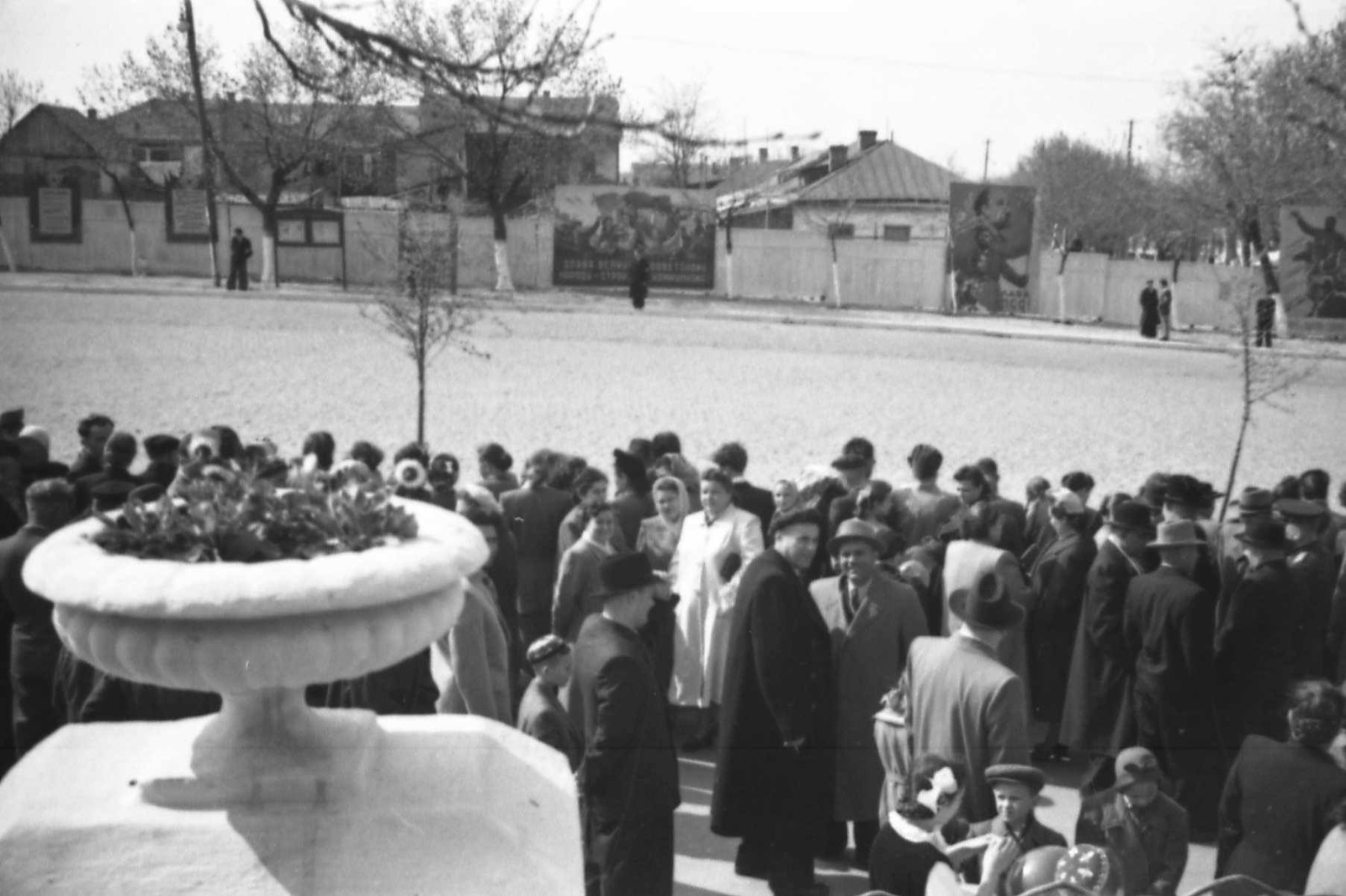  1 мая. Вид на площадь от трибуны   3